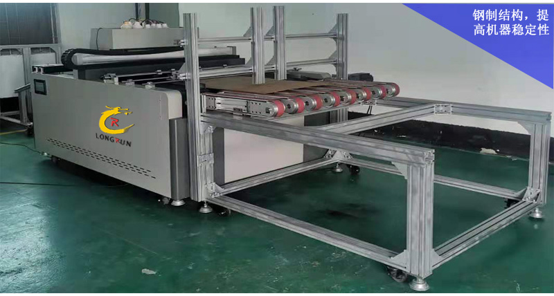 紙箱流水線無版印刷機(jī)采用全鋼制結(jié)構(gòu)，提高機(jī)器穩(wěn)定性。